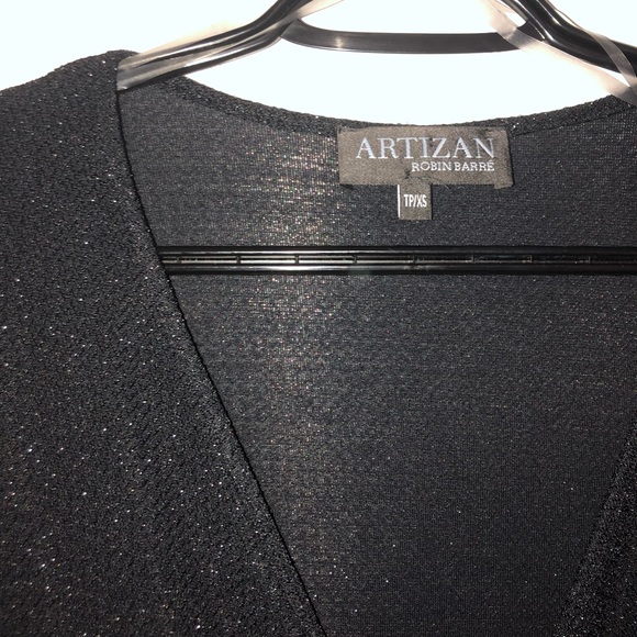 V-neck wrap blouse - Picture 4 of 6